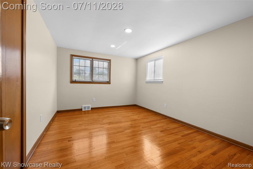 8362 Sunburst, Center Line, MI 48015 — Photo 37