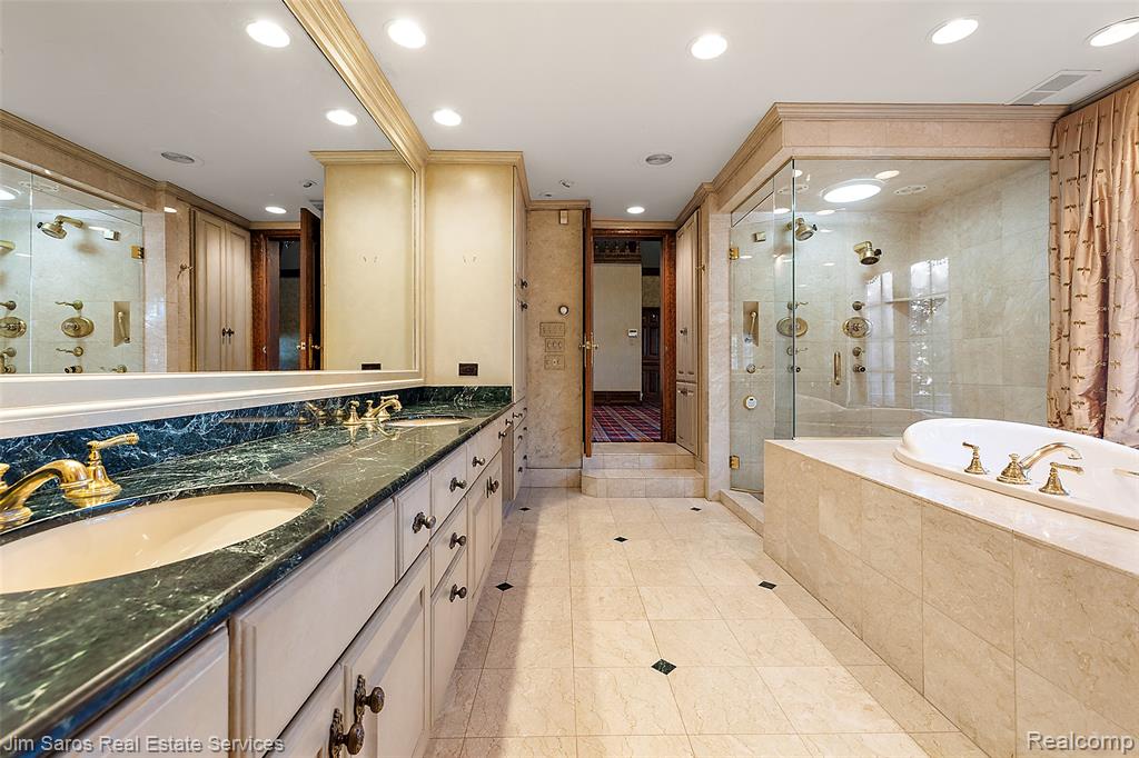 49016 Point Lakeview Street, Chesterfield, MI 48047 — Photo 40