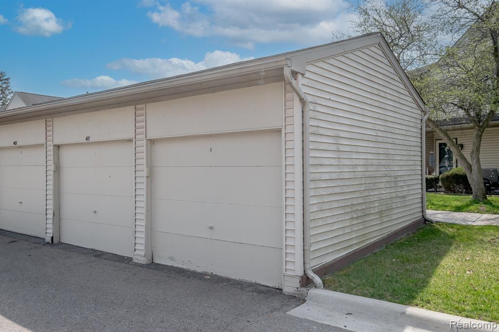 432 WATER TOWER Circle, Brighton, MI 48116 — Photo 5