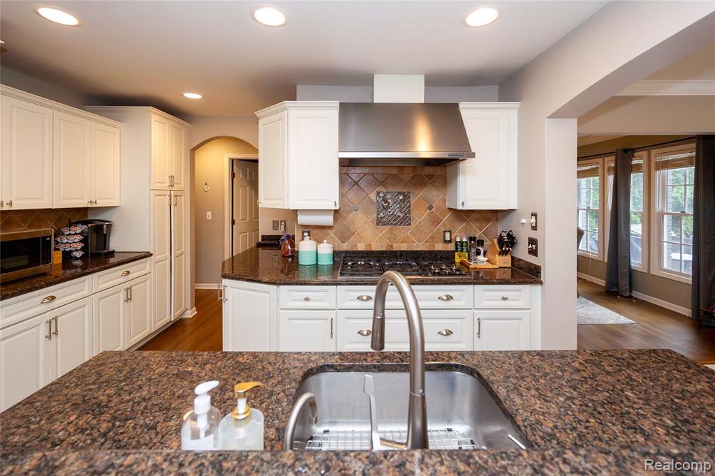 826 Larchlea Drive, Birmingham, MI 48009 — Photo 16