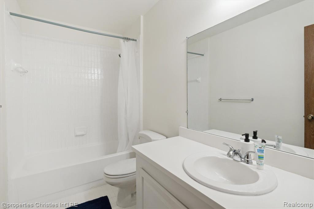 30475 W 14 MILE Road, 95, Farmington Hills, MI 48334 — Photo 9