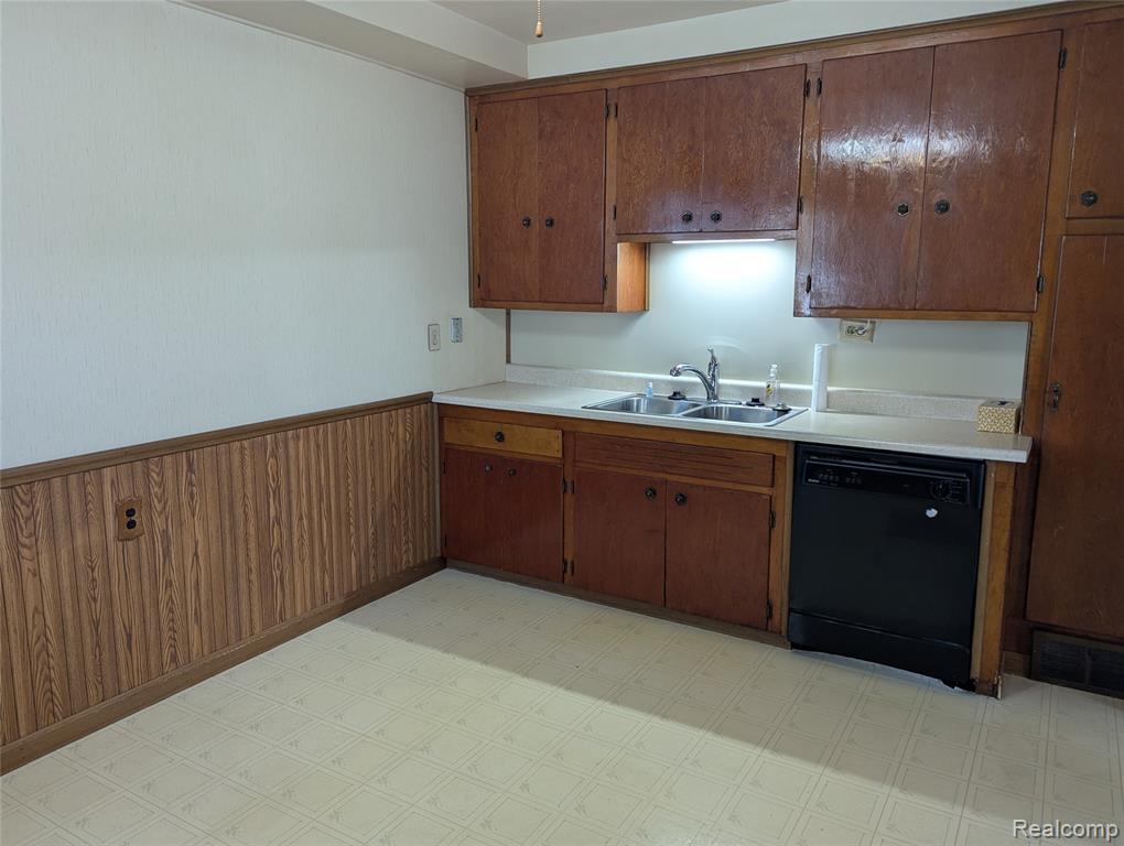 980 Radcliff Street, Garden City, MI — Photo 12