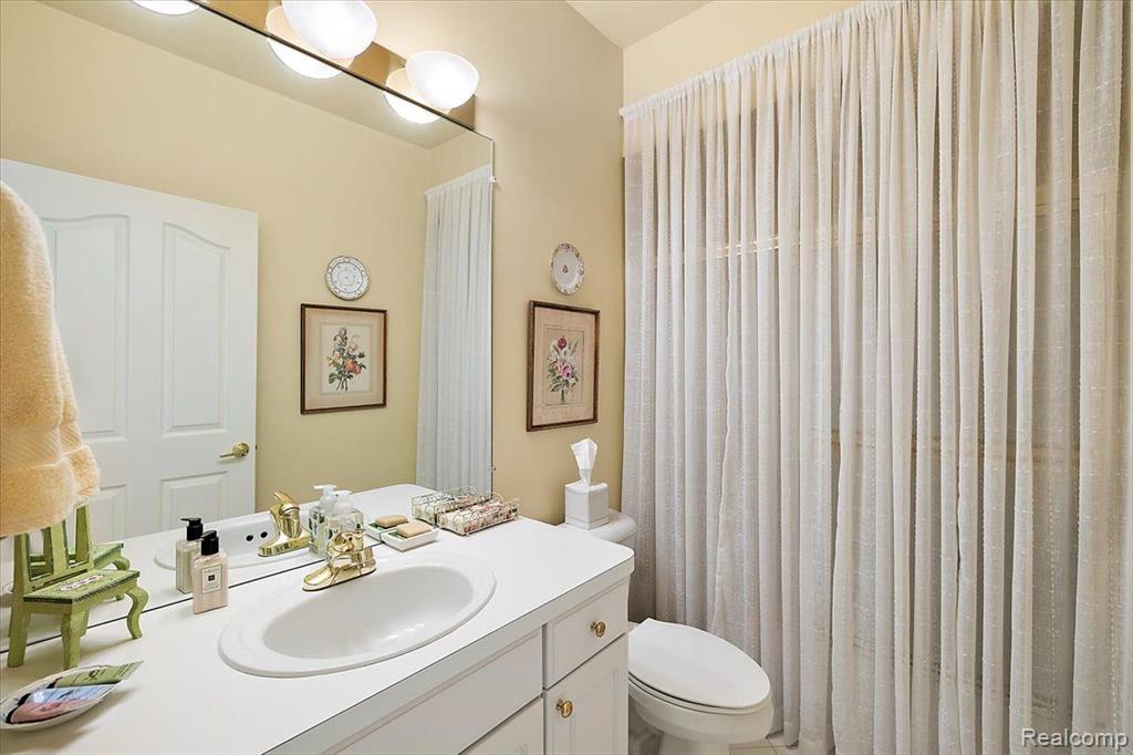 833 GARNET Court, Rochester, MI 48306 — Photo 30