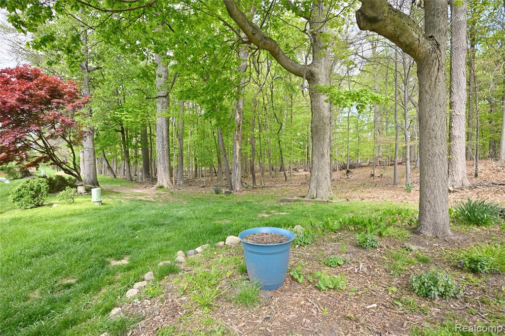 1562 Brentwood Drive, Troy, MI 48098 — Photo 33