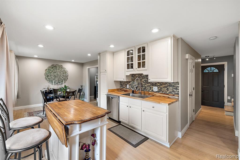 1000 CANTERBURY Street, Northville, MI 48167 — Photo 17