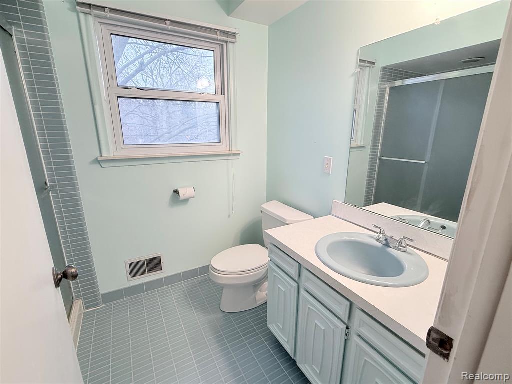 21660 Riverview Drive, Beverly Hills, MI 48025 — Photo 20