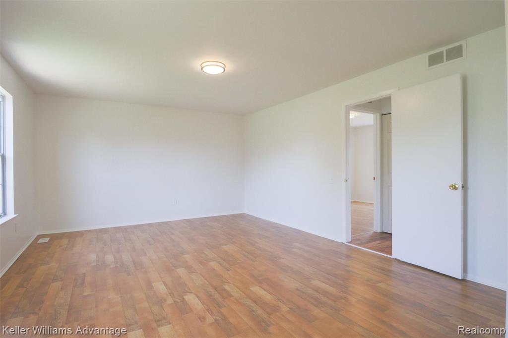 5262 Kingsfield Drive, West Bloomfield, MI — Photo 29