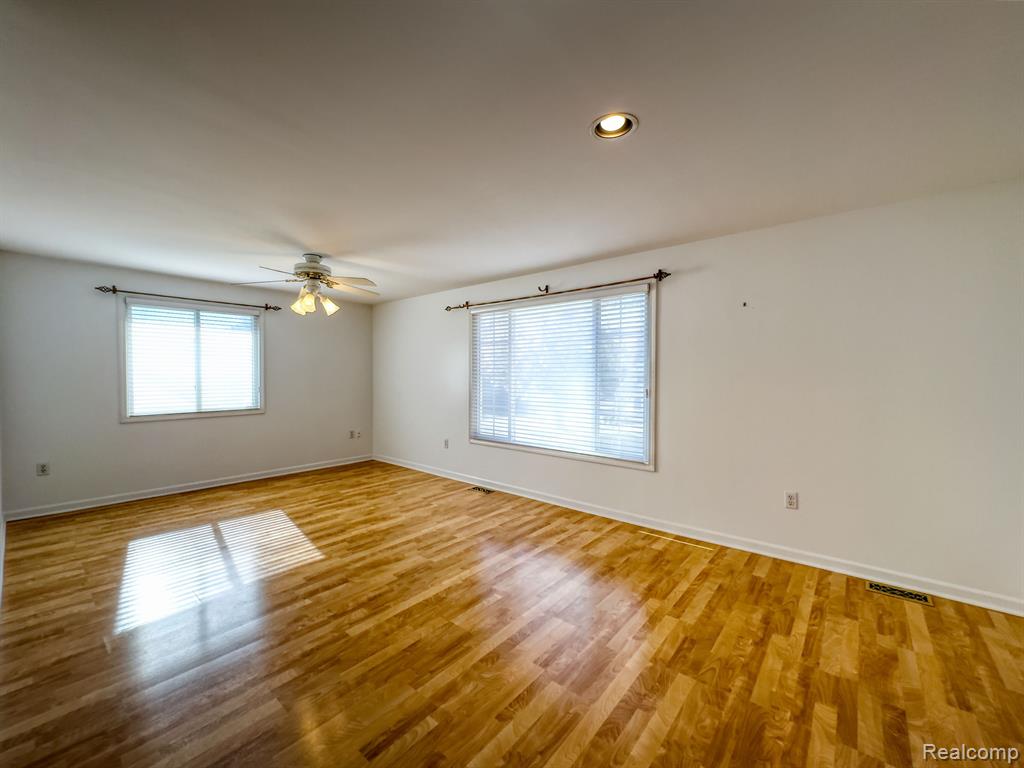 806 N ALTADENA Avenue, Royal Oak, MI 48067 — Photo 8