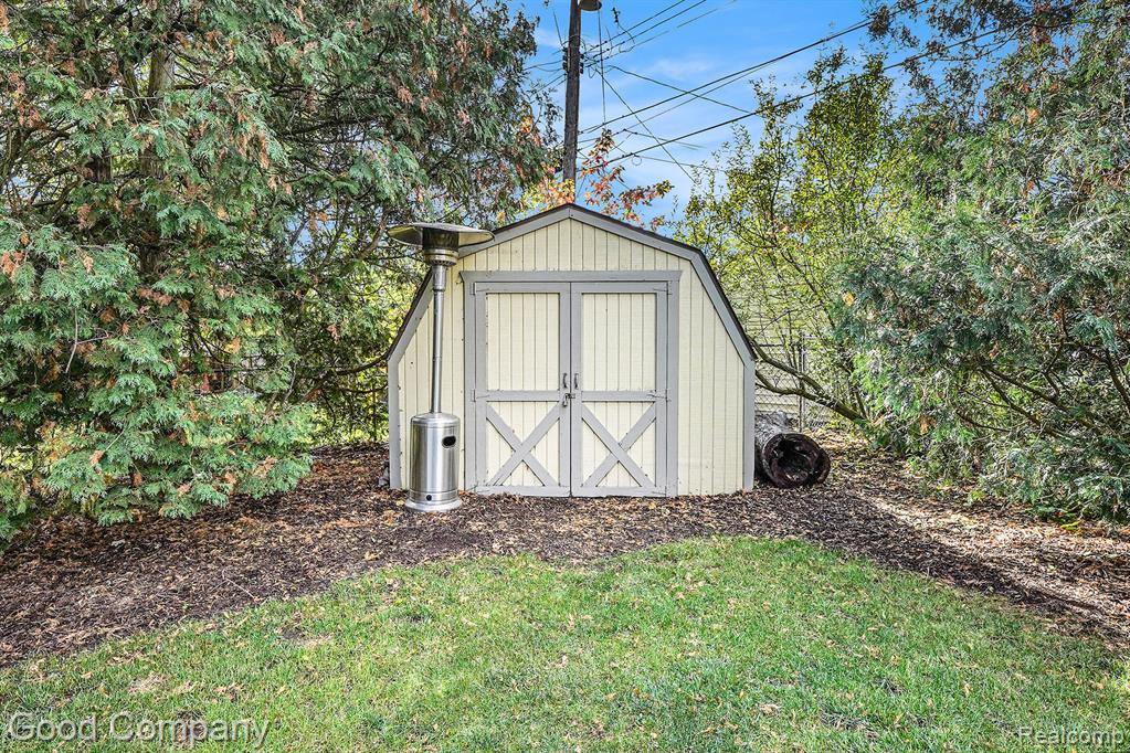 47595 Frederick Road, Shelby Twp, MI 48317 — Photo 23