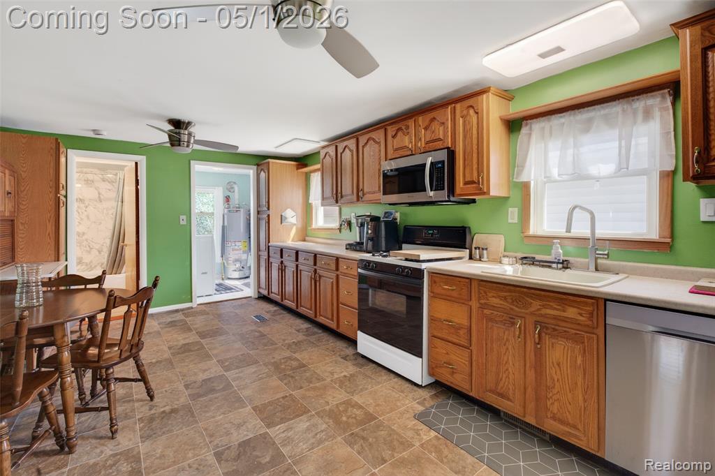 677 Lindbergh Street, Wyandotte, MI 48192 — Photo 24