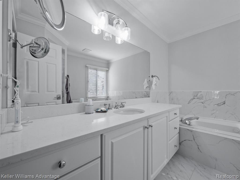 22181 LANCREST, Farmington Hills, MI 48335 — Photo 12