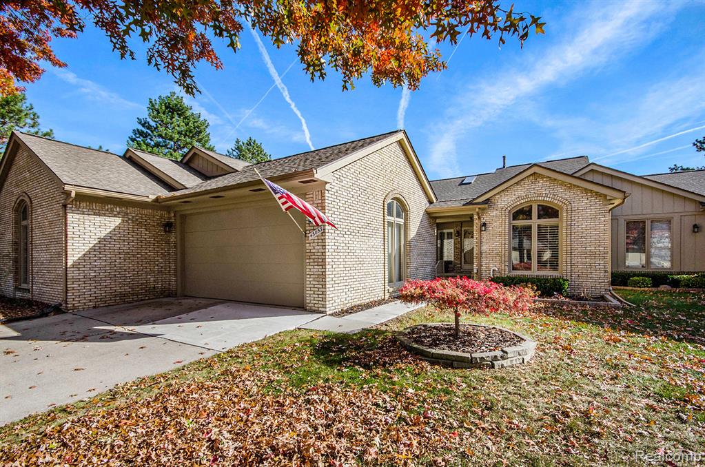 43053 W Kirkwood Drive, 30, Clinton Twp, MI 48038 — front exterior