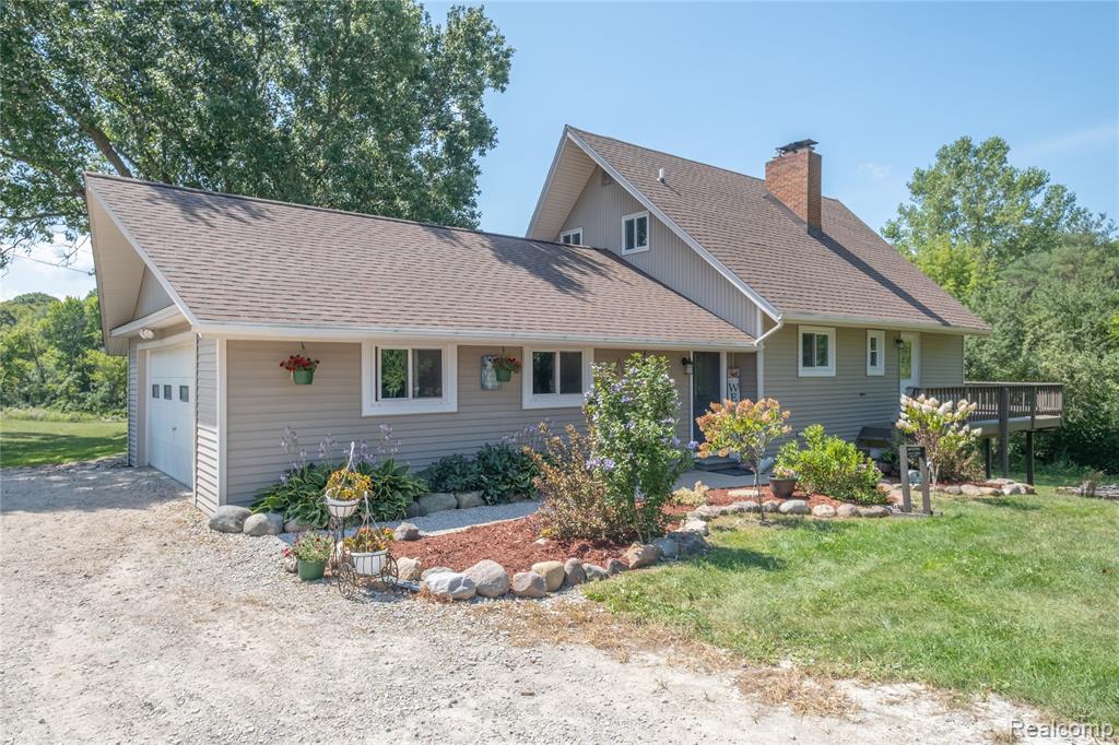 11010 Hegel Road, Goodrich Vlg, MI — Photo 2