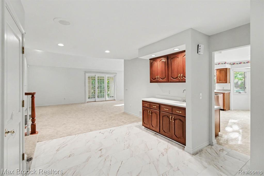21850 Dover Court, Beverly Hills, MI 48025 — Photo 9