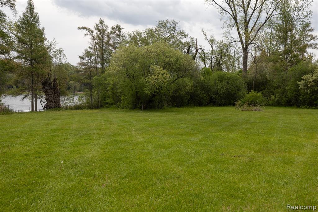 321 Elio, Highland, MI — Photo 46