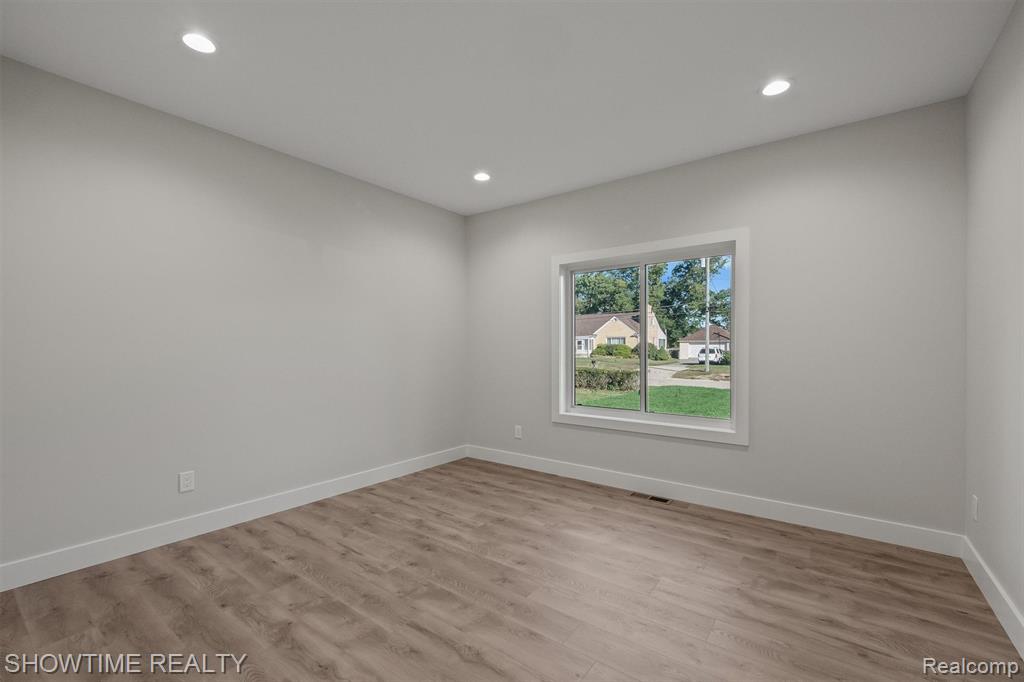 5636 Paris, Sterling Heights, MI 48310 — Photo 25