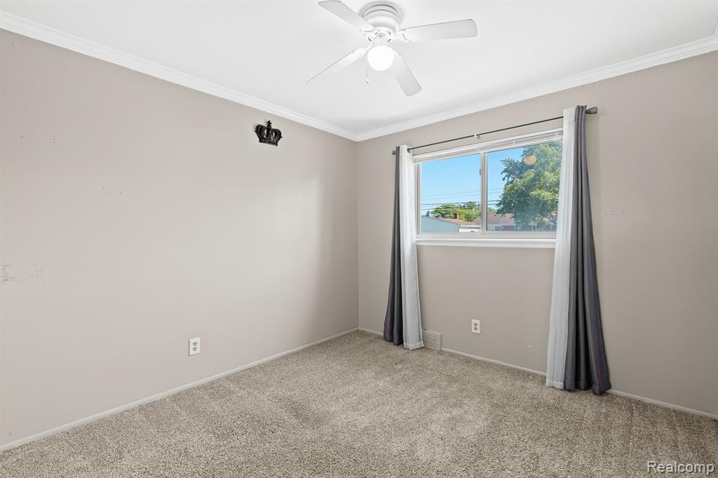 10563 N OAK Drive, Ferndale, MI 48220 — Photo 12