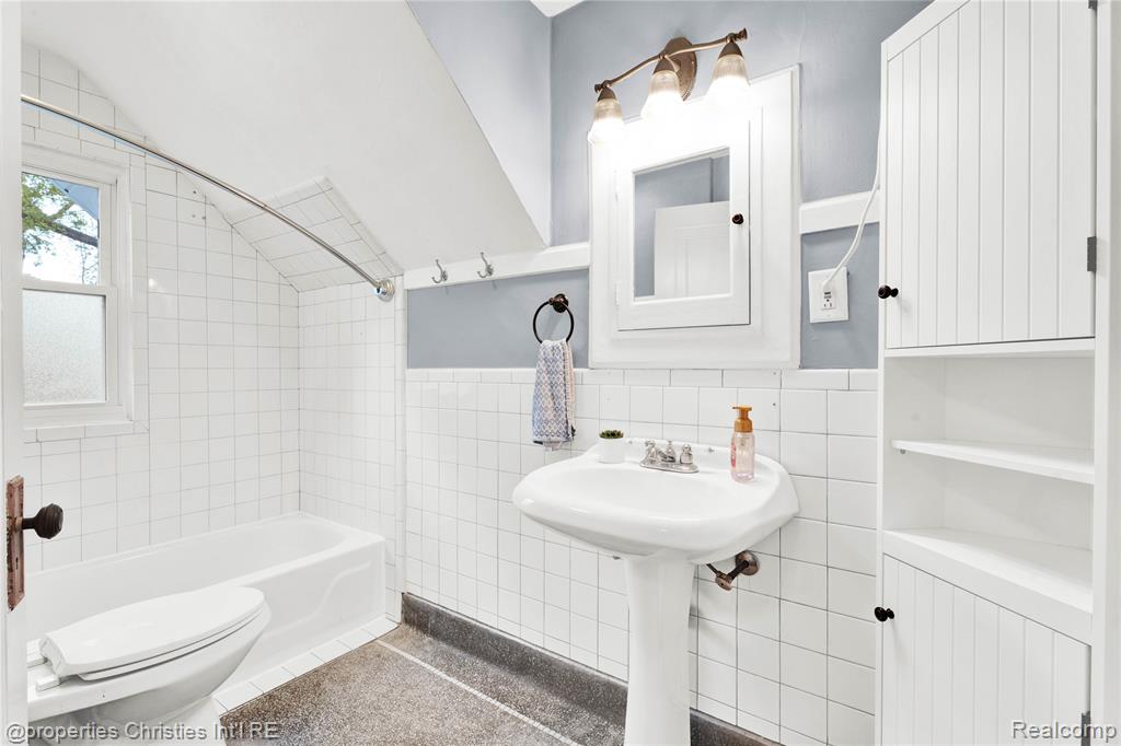 813 Catalpa Drive, Royal Oak, MI 48067 — Photo 17