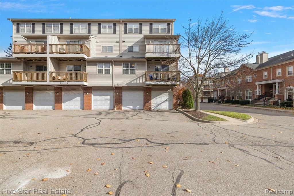 16924 Farmington Road, 93, Livonia, MI 48154 — Photo 14