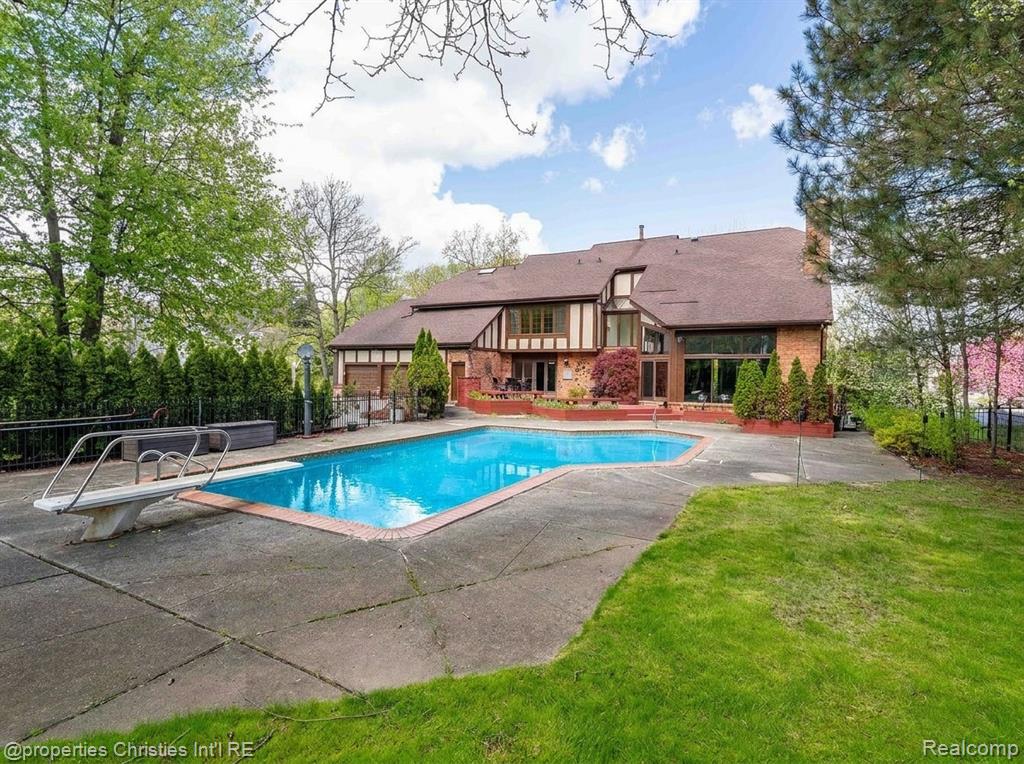 1743 Beechwood Way, Bloomfield Hills, MI 48302 — Photo 45