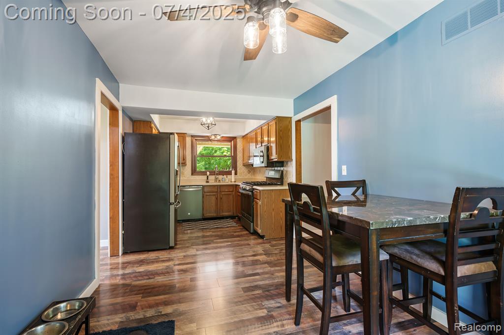 46314 Rockledge Drive, Plymouth, MI 48170 — Photo 14