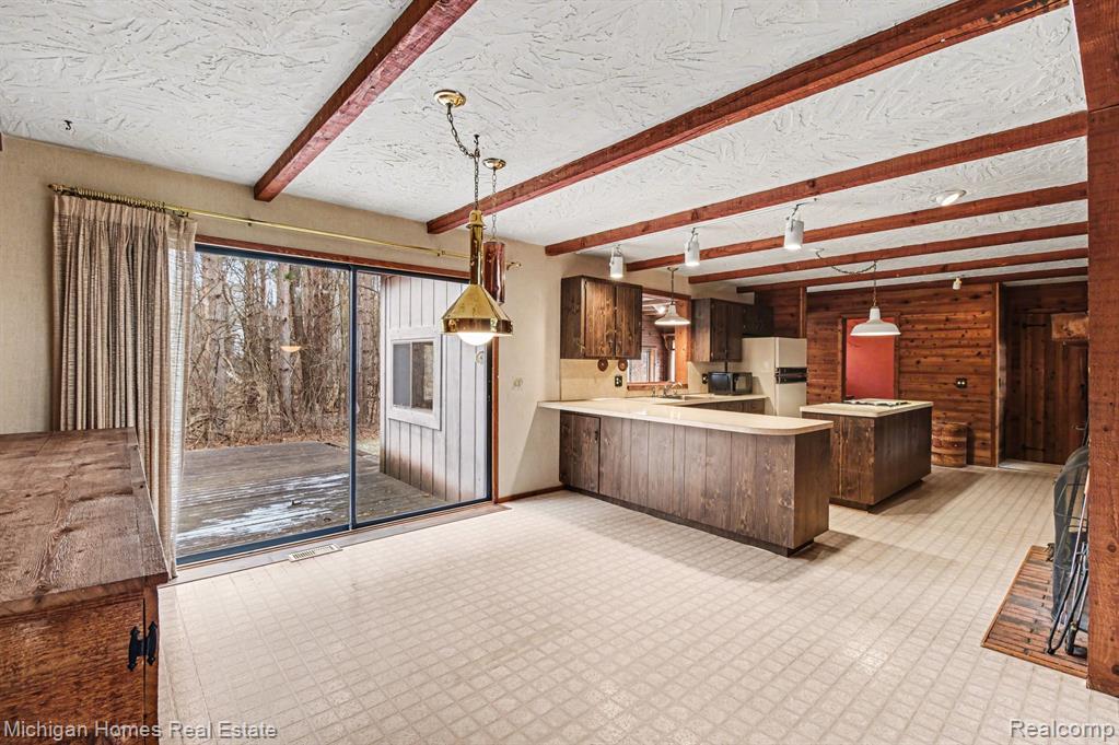 885 Rustic Village Lane, Lake Orion, MI 48362 — Photo 12