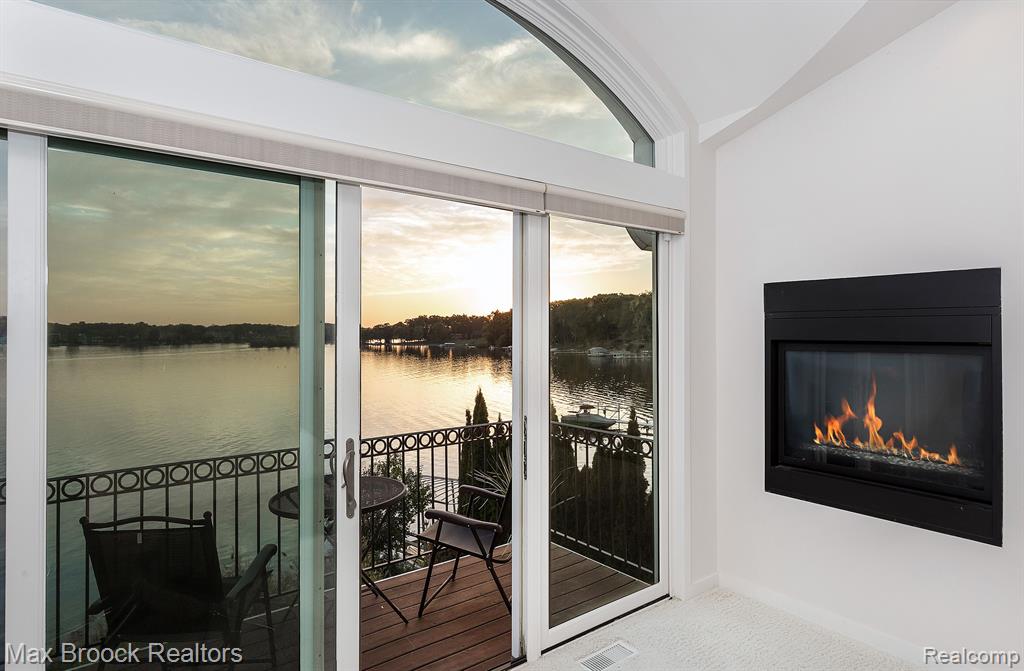 5681 SHORE Drive, Orchard Lake Village, MI 48324 — Photo 29