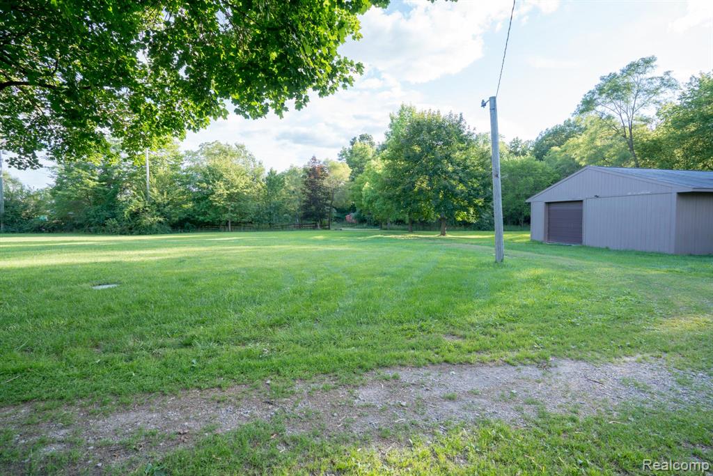 8051 Coyle Road, Whitmore Lake, MI 48189 — Photo 9