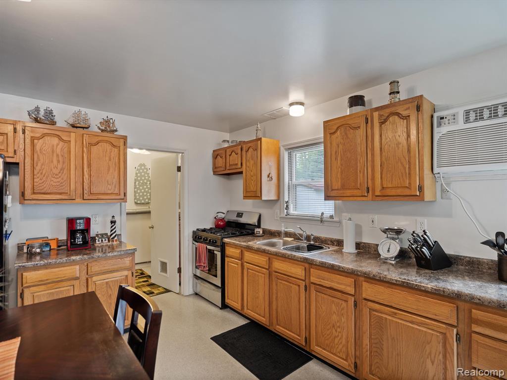8621 LAKESHORE Road, Lexington, MI 48450 — Photo 10