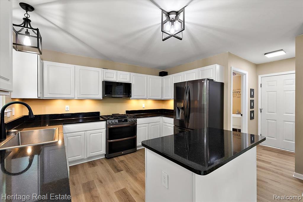 624 Glenmoor Drive, Oxford, MI 48371 — Photo 6