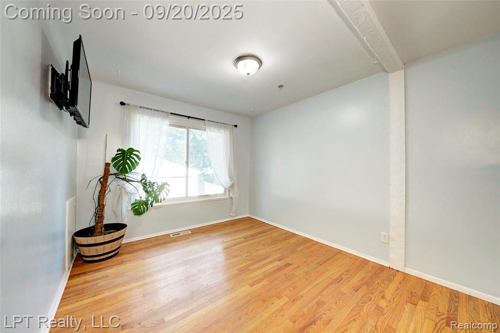 4476 Weddel Street, Dearborn Heights, MI 48125 — Photo 16