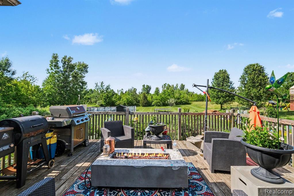 4251 E Maple Avenue, Grand Blanc, MI 48439 — Photo 29