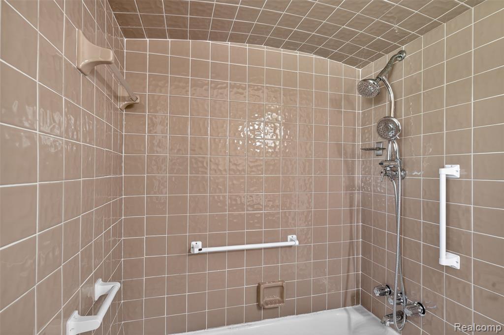 15623 Millar Road, Clinton Twp, MI 48036 — Photo 38