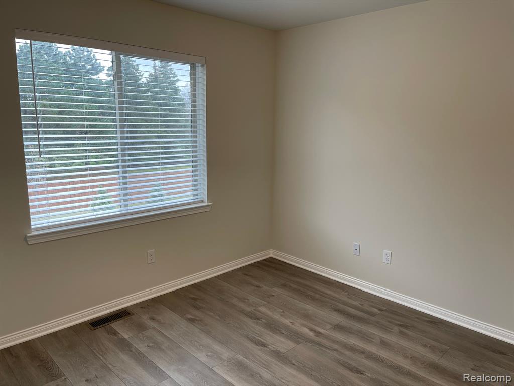 4156 SECLUDED PINES DR, Sterling Heights, MI 48314 — Photo 30