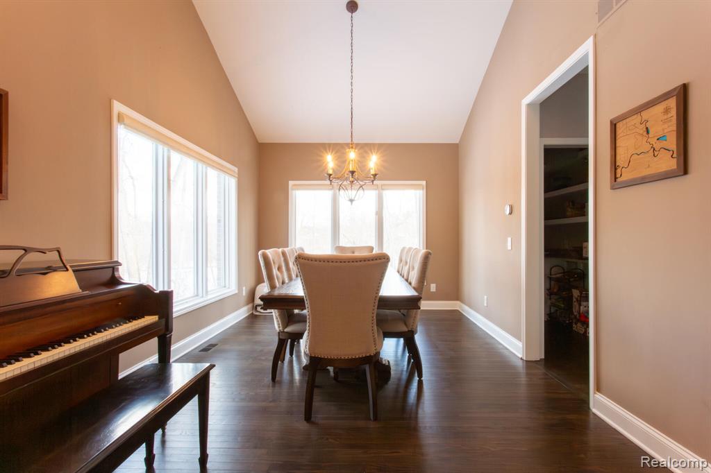 414 Roundview Drive, Rochester, MI 48307 — Photo 26