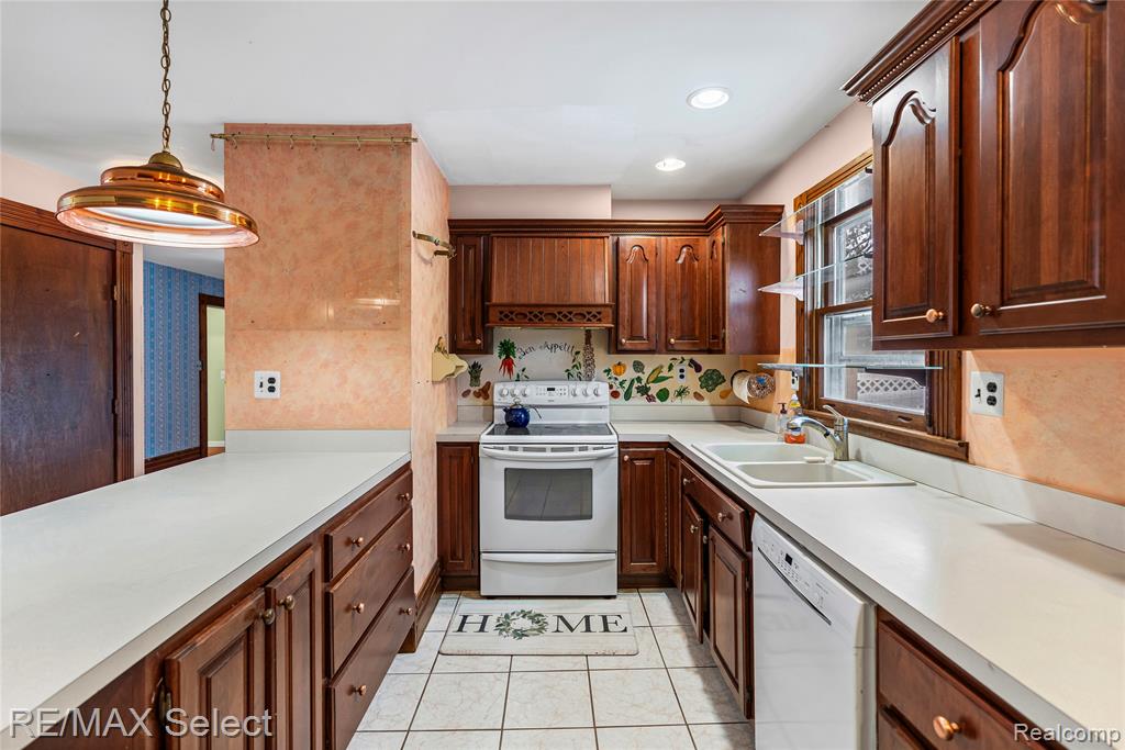9710 Rattalee Lake Road, Clarkston, MI 48348 — Photo 18