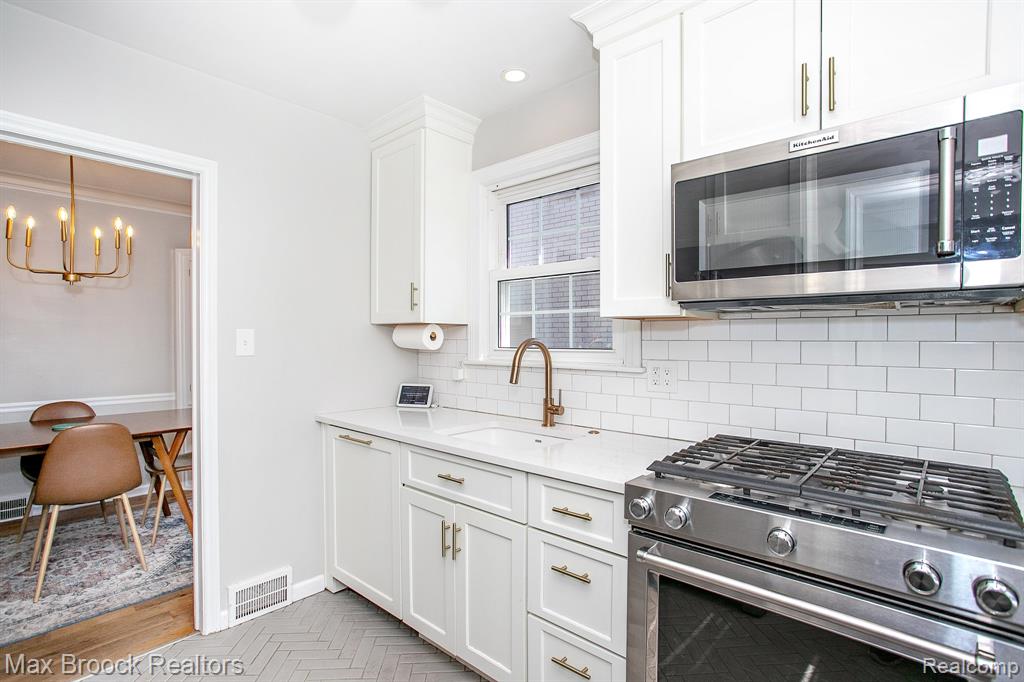 13353 Sherwood Drive, Huntington Woods, MI — Photo 14