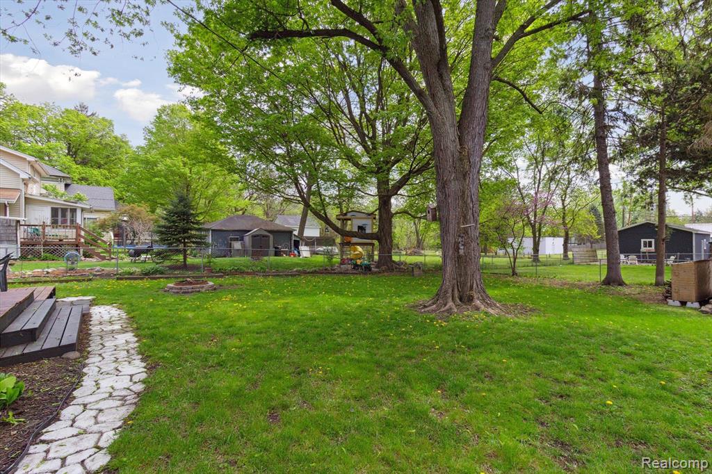 208 E SAINT CLAIR Street, Almont, MI 48003 — Photo 34