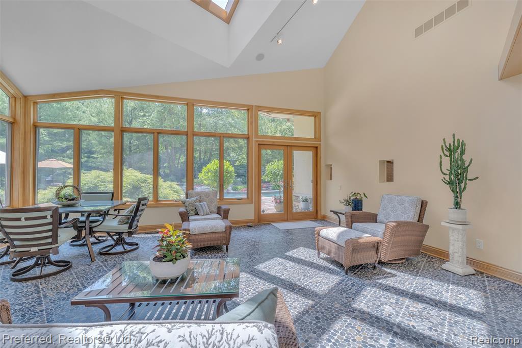 12196 Woodline Drive, Fenton, MI 48430 — Photo 32