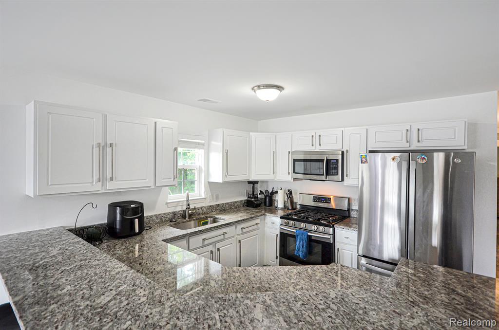 8425 Williamstown Drive, Shelby Twp, MI 48316 — Photo 11