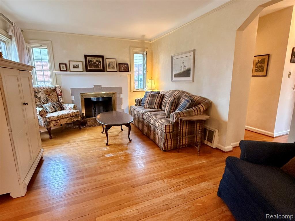 9900 Cranston Street, Livonia, MI 48150 — Photo 5