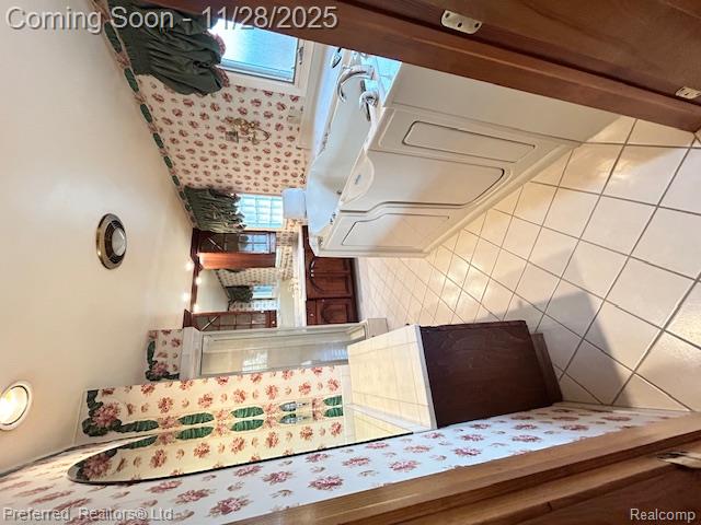 6800 Crestway Drive, Bloomfield, MI 48301 — Photo 37