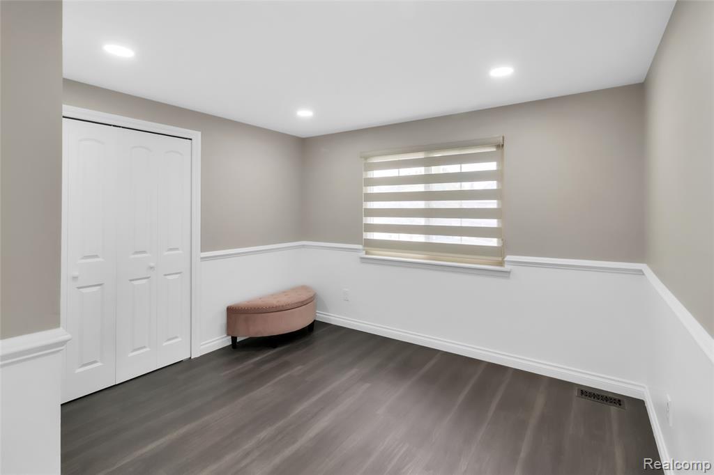 6880 Brookshire Drive, Canton, MI 48187 — Photo 33