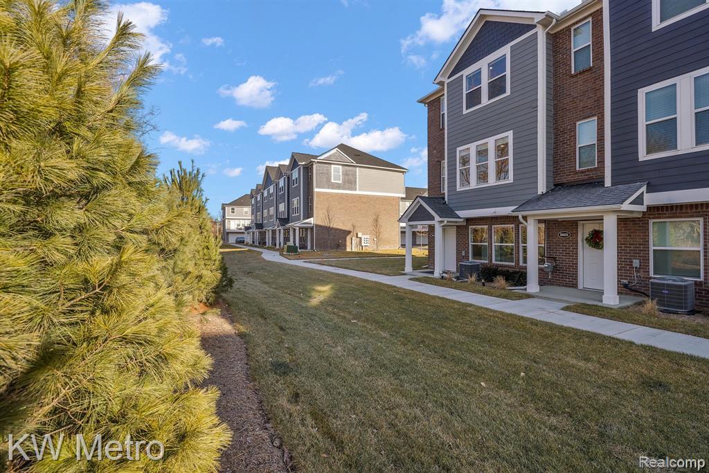 5931 Stella, Troy, MI 48085 — Photo 3