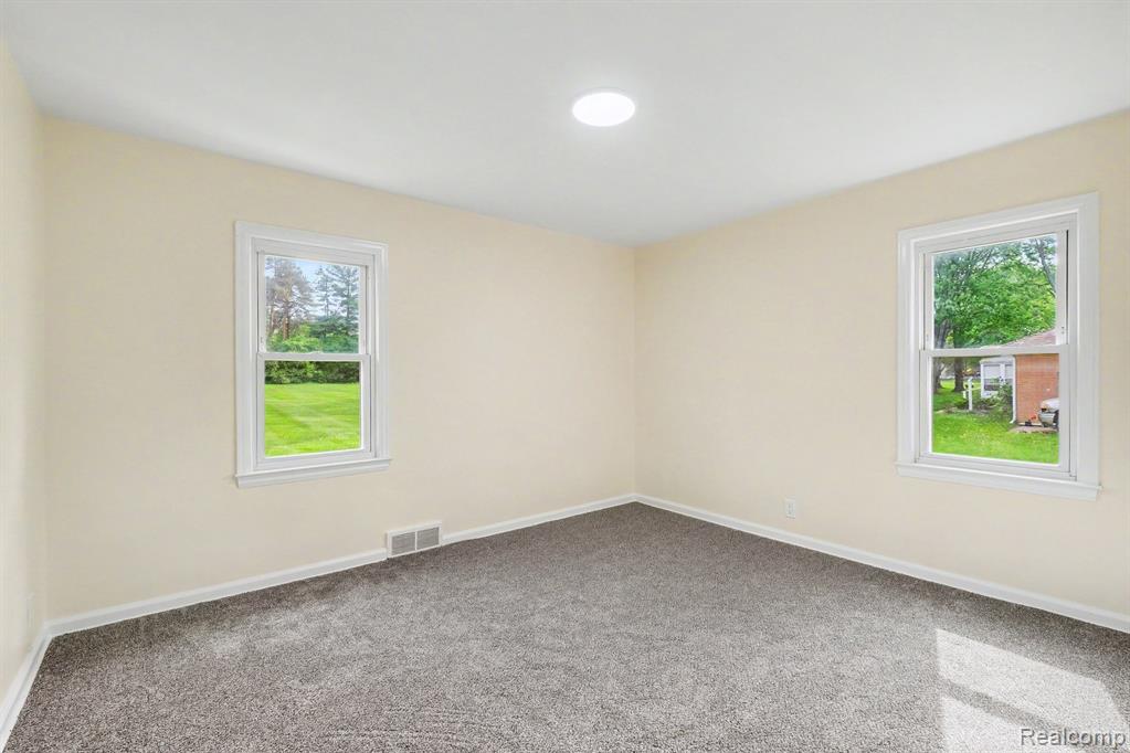1093 W Maple Avenue, Burton, MI 48507 — Photo 7