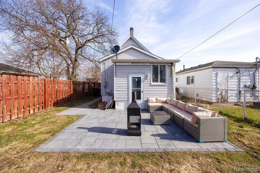 569 CLEOPHUS Parkway, Lincoln Park, MI 48146 — Photo 7