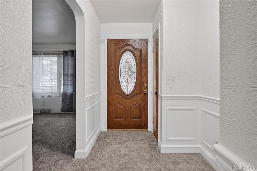 18671 Huntington Avenue, Harper Woods, MI 48225 — Photo 2