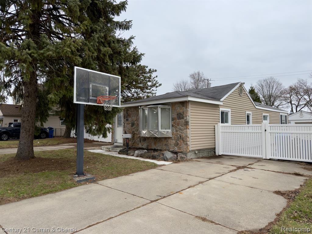 8320 Robindale Avenue, Dearborn Heights, MI 48127 — front exterior