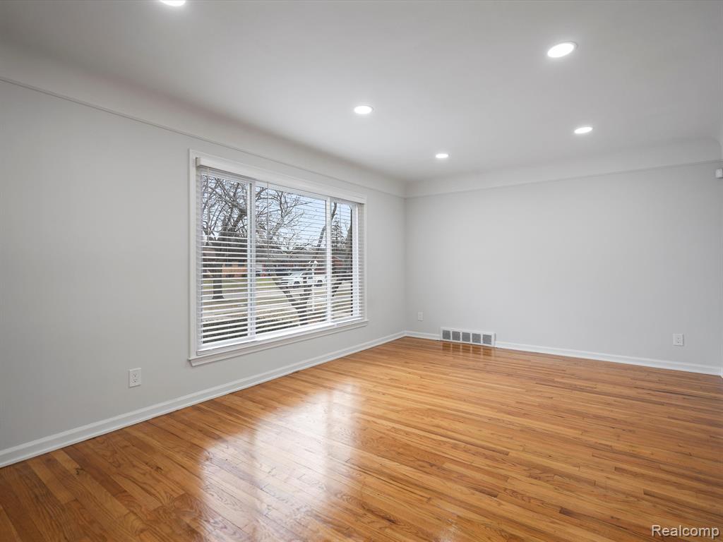 9120 SARASOTA, Redford, MI 48239 — Photo 7