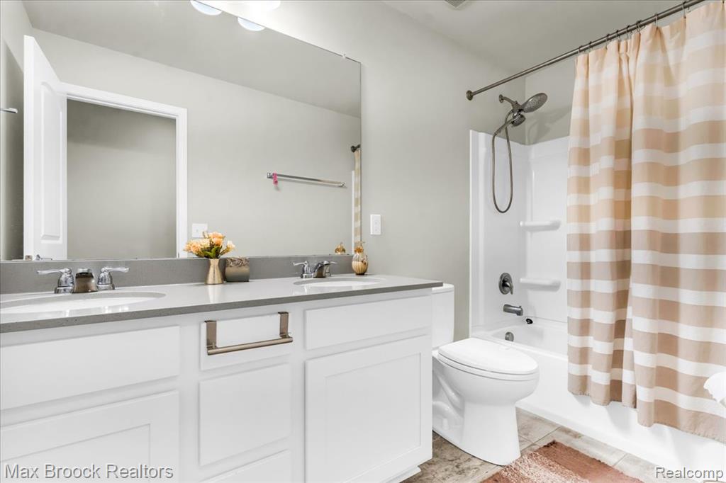 8401 Sharon Drive, White Lake, MI — Photo 33